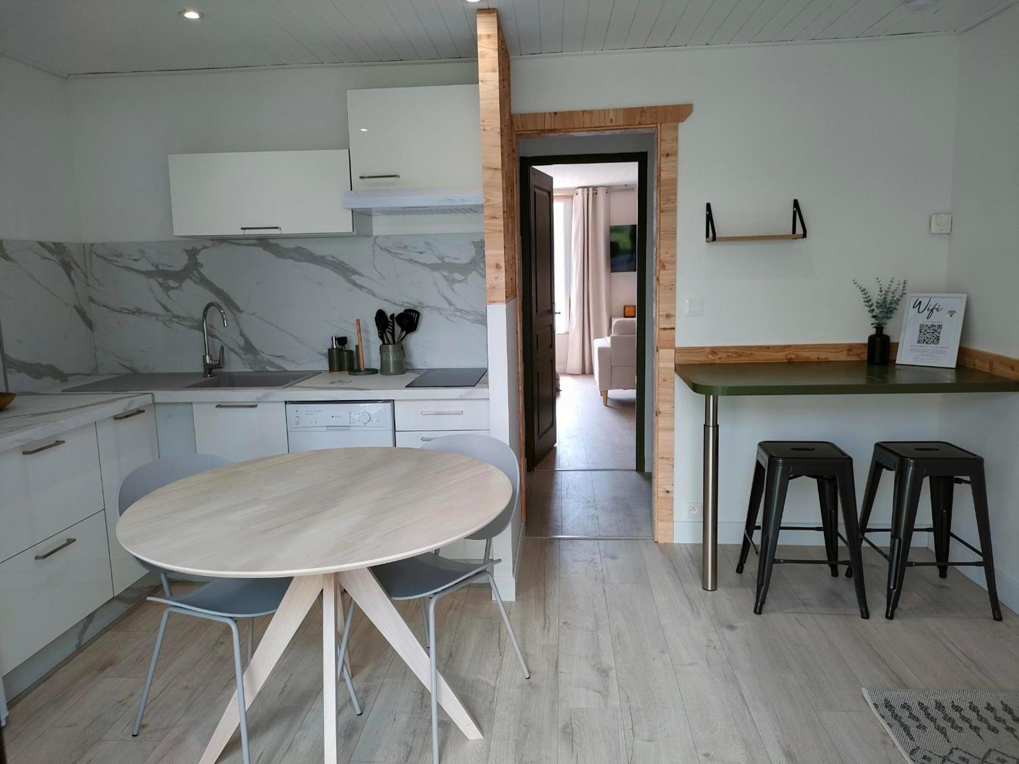 Le Cosy Du Plongeoir - T2 Neuf Avec Vue Sur Le Lac De Serre Poncon Et Grande Terrasse Avec Jardin Savines Exteriér fotografie