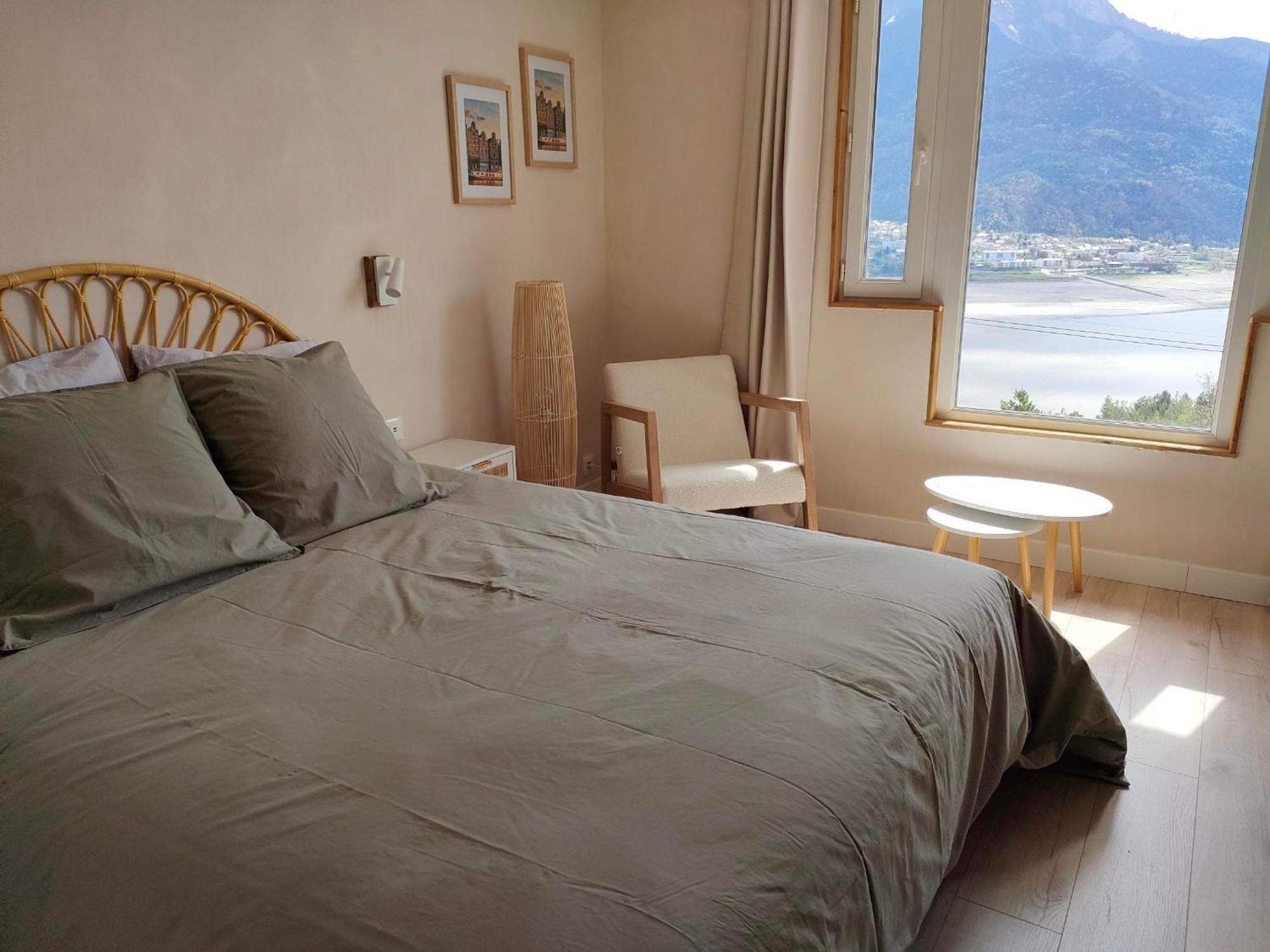 Le Cosy Du Plongeoir - T2 Neuf Avec Vue Sur Le Lac De Serre Poncon Et Grande Terrasse Avec Jardin Savines Exteriér fotografie