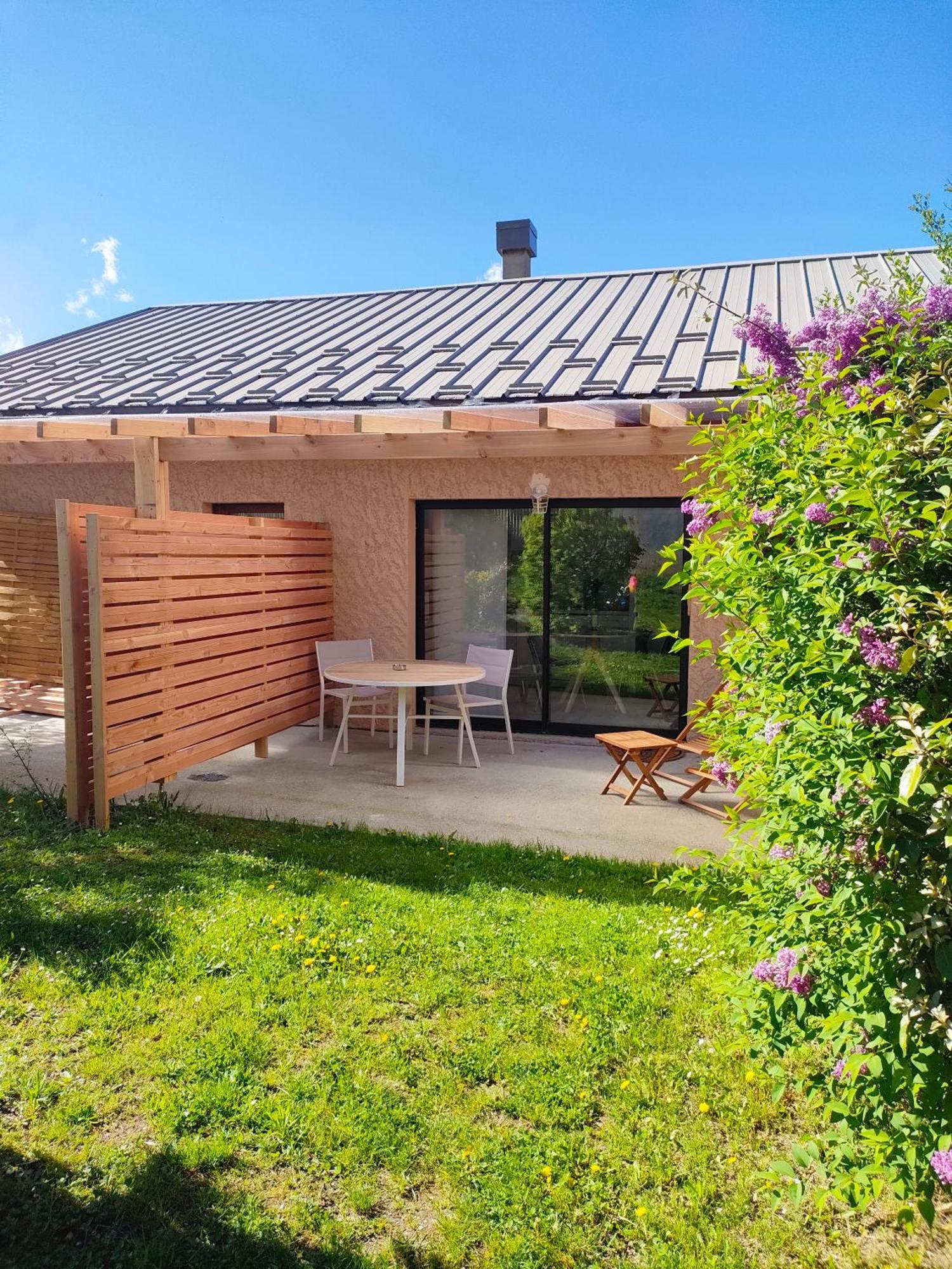 Le Cosy Du Plongeoir - T2 Neuf Avec Vue Sur Le Lac De Serre Poncon Et Grande Terrasse Avec Jardin Savines Exteriér fotografie