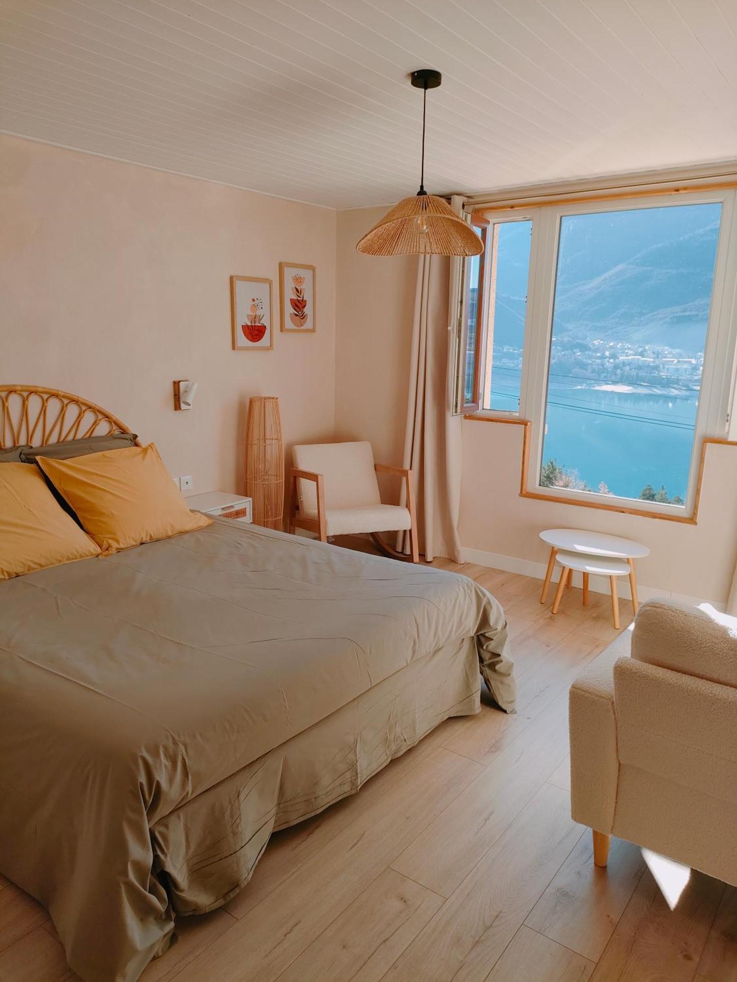 Le Cosy Du Plongeoir - T2 Neuf Avec Vue Sur Le Lac De Serre Poncon Et Grande Terrasse Avec Jardin Savines Exteriér fotografie